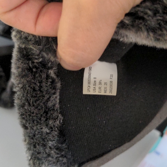 Like new Time and Tru size 8 black zip snow boots - Picture 4 of 7